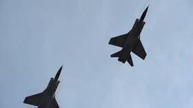 Russian Defense: A MiG-31 fighter intercepts and forces a British reconnaissance plane to depart the airspace.