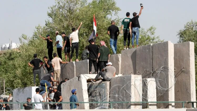 Mortar shells fall near the government palace in the Green Zone