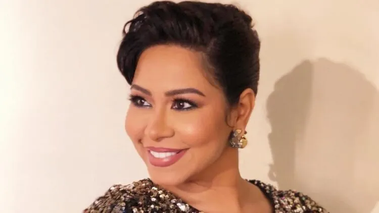 Sherine Abdel Wahab in his latest statement, “Let the men fall.”