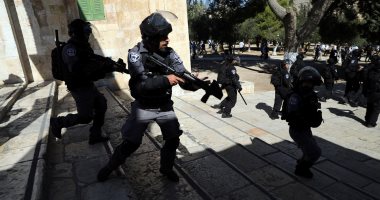 Occupation forces injure and arrest a number of Palestinians in Jenin refugee camp