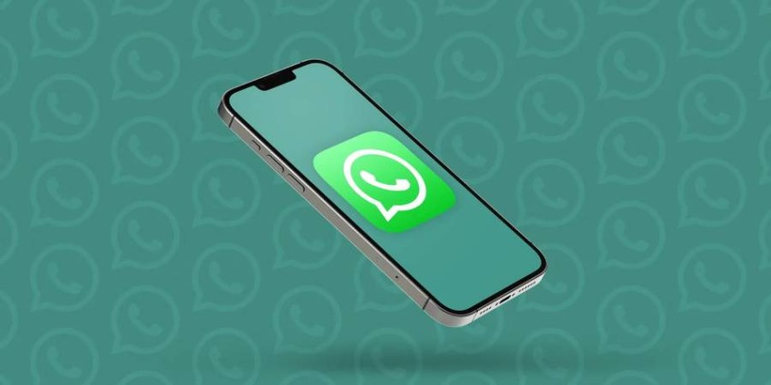 WhatsApp introduces a new feature in the iOS system that allows users to view “status” through a list of chats.