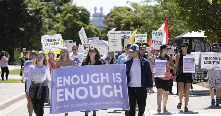 Anti-COVID-19 vaccine mandate protest at Western University sees hundreds