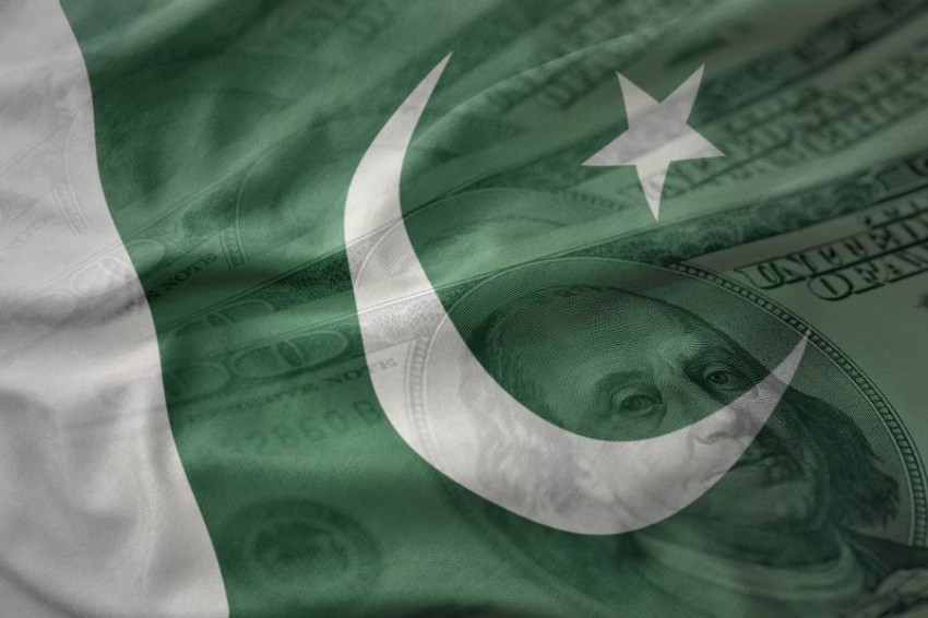 Pakistan maintains its borrowing rates at 15% despite signals of a funding breakthrough.