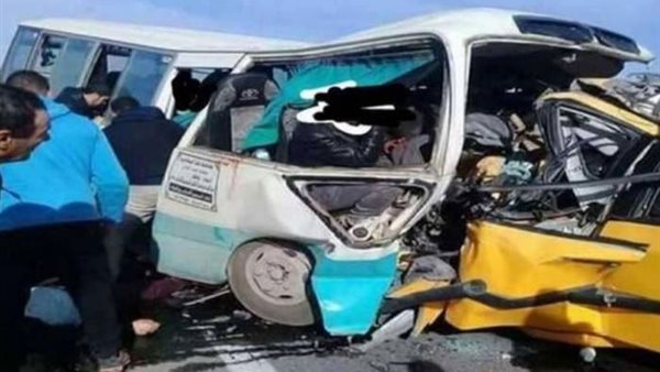 A automobile accident in southern Algeria killed and wounded 15 persons.