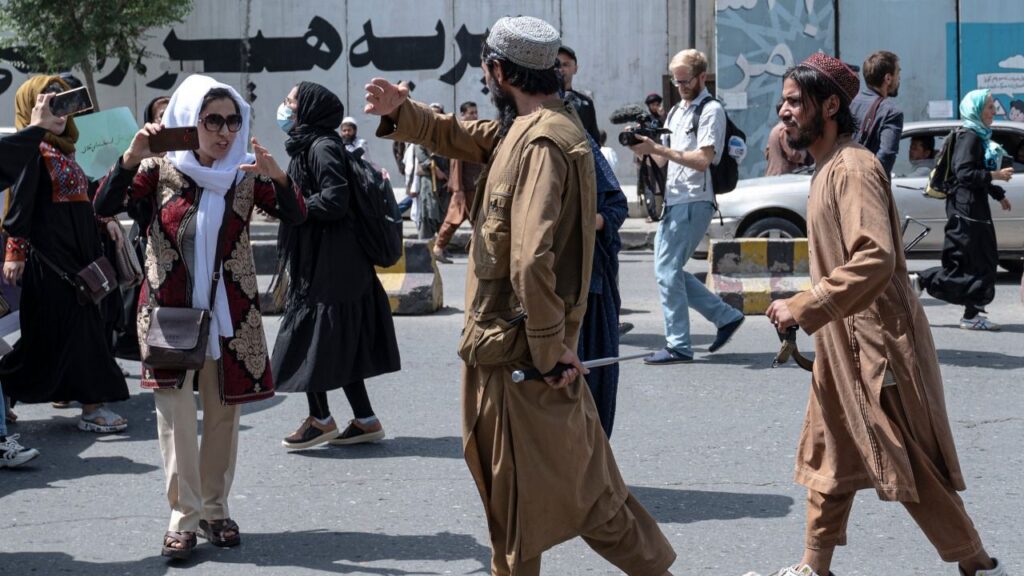 The Taliban marks one year since its return to power amid a decrease in women’s rights and a humanitarian disaster.