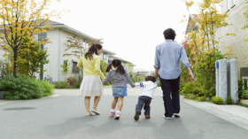 Scientists have discovered that children in Japan learn to walk in an entirely different manner