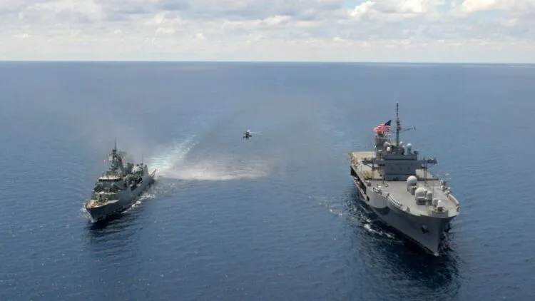 Two US warships cross the Taiwan Strait