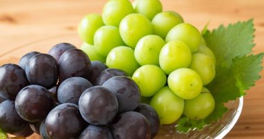 The etiquette of eating olives and grapes with friends and relatives.. with a toothpick and a fork