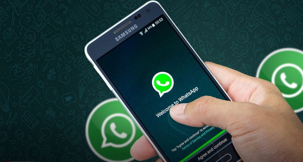 WhatsApp allows group chats using links