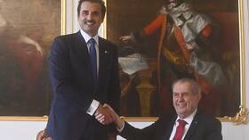 The Emir of Qatar signs an economic cooperation agreement with the Czech President