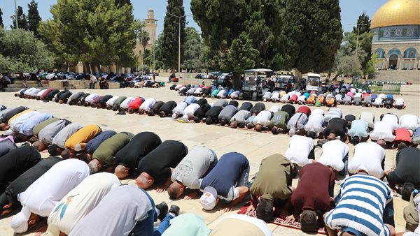 Thousands of Palestinians perform Friday prayers at Al-Aqsa Mosque