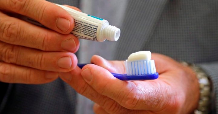 Quebec unions say they don’t have time to help students’ brush teeth