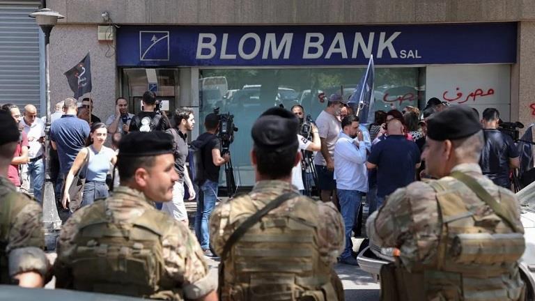 Lebanese banks closed indefinitely after a series of raids