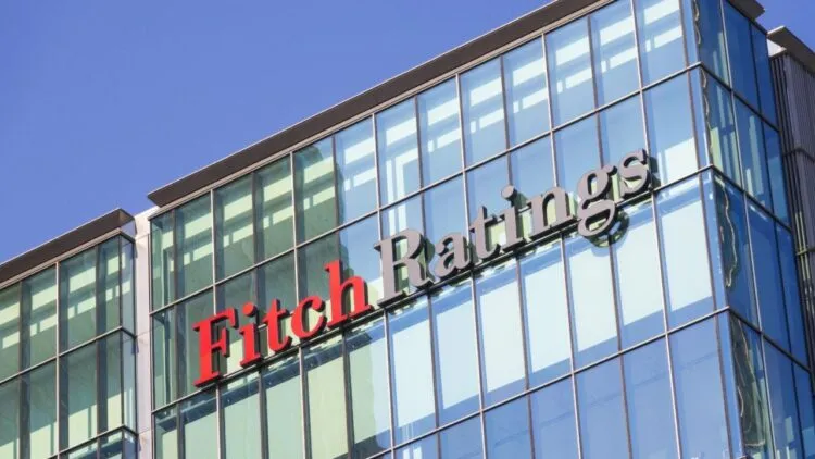 Fitch downgrades UK debt economic outlook