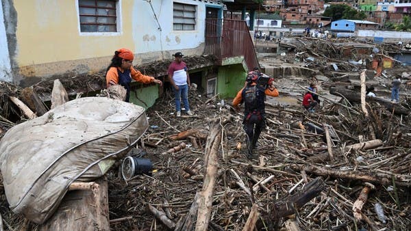 Watch: a landslide kills 22 people and displaces dozens in Venezuela