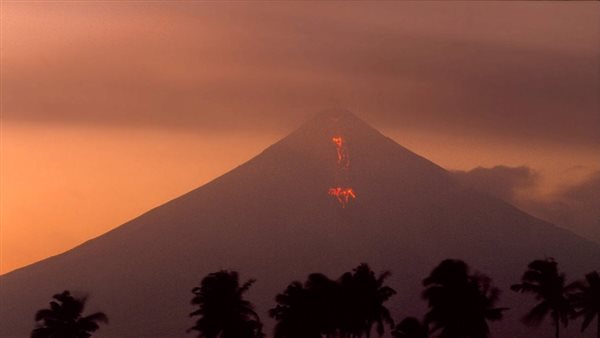 The Philippines raises the level of warning from the Polosan Mountain Volcano