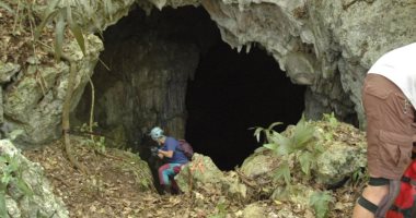 A thousand years old sacrifice .. A mysterious blue thread in the teeth of the Maya victims in the midnight cave