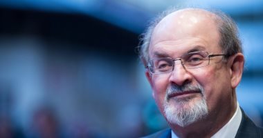 The British Library organizes an evening by Salman Rushdie after being stabbed .. tonight