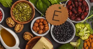 How does vitamin E affect acne?