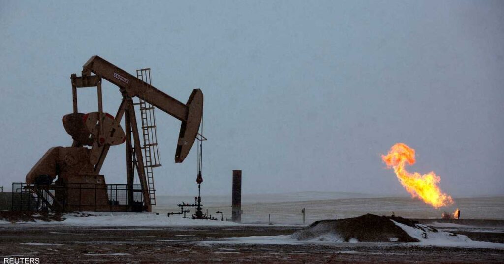 Oil ascends from the decline in US fuel stocks