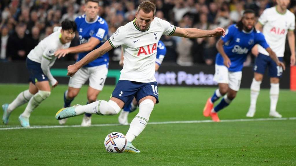 On an exceptional night for Kane .. Tottenham beats Everton in the English Premier League