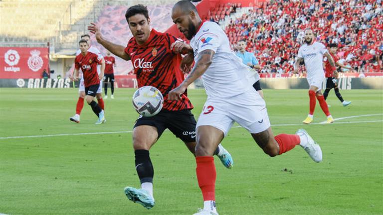 Seville wins and Valencia tied in the Spanish League