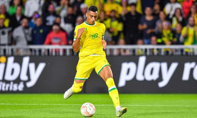 Mustafa Mohamed leads the Nantes attack in front of the Prest Stadium