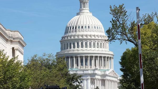 A man was arrested in the vicinity of the US Congress building in possession of weapons