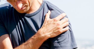 When is the shoulder pain a symptom of lung cancer?