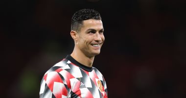 Ferdinand: Tin Hag does not see Ronaldo as a key player and should let him leave