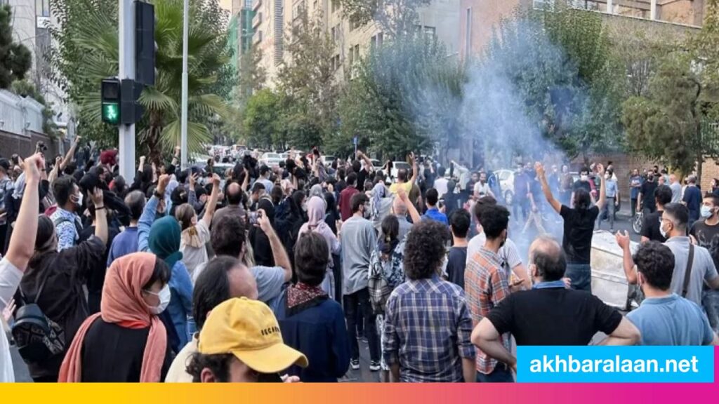 Iran’s uprising: Protests continue and widen strikes