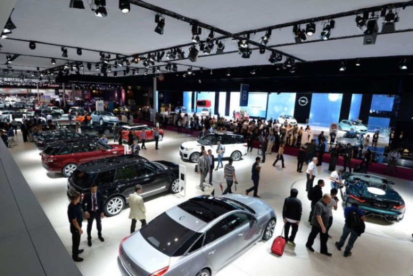 Video .. Activists of an extinction are demonstrating inside the Paris Motor Show