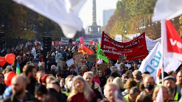 Tens of thousands demonstrate Berlin to solidarity with the Iranians