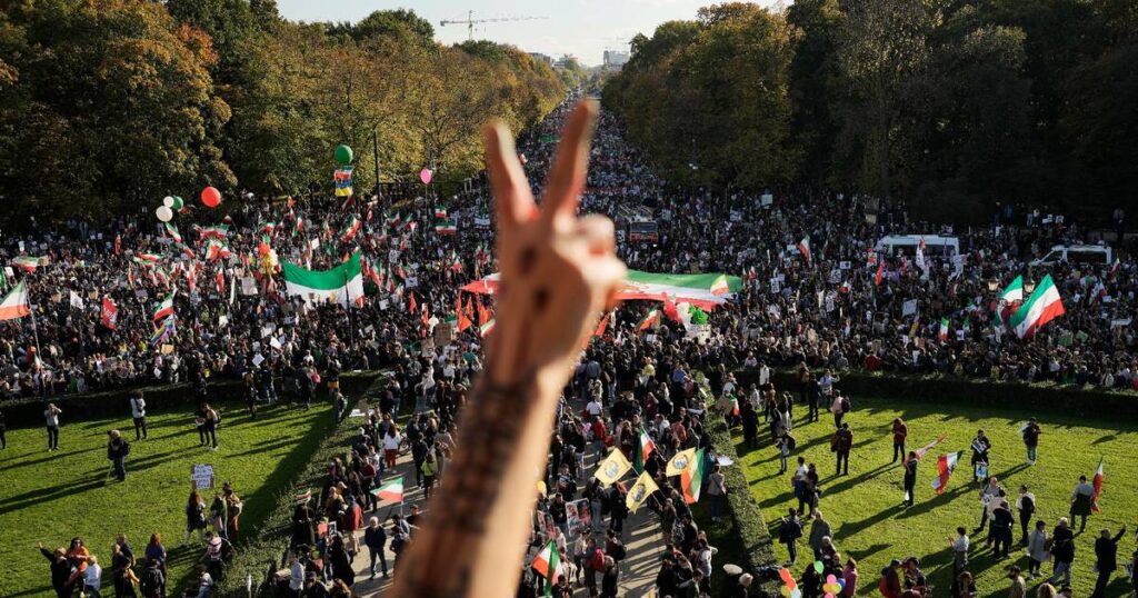 Iran protests trigger solidarity rallies in US, Europe