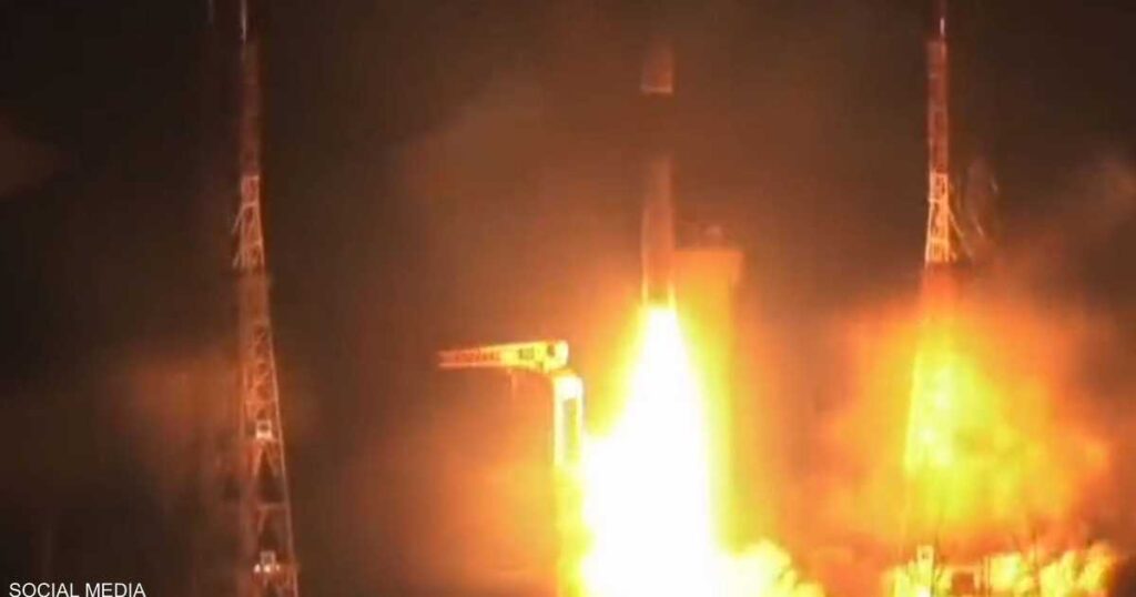 Video .. India launches a missile carrying 36 satellites