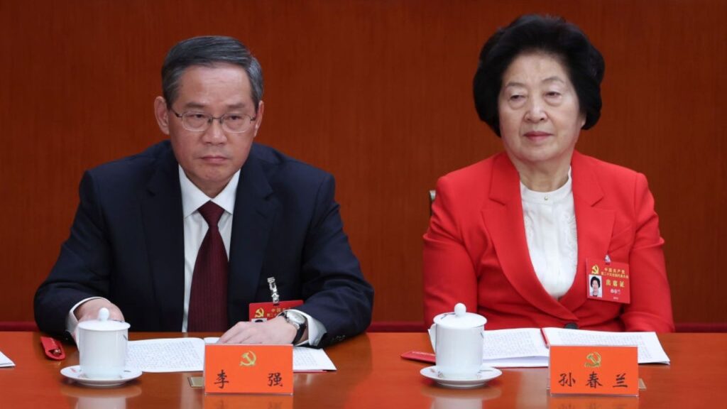 San Shunlan .. The last woman in the Political Bureau of the Communist Party is retiring