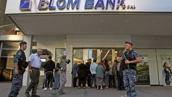 A child is sick .. a Lebanese storms a bank in Sidon and threatens to burn himself