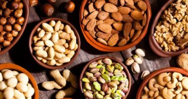 The damages of excessive consumption of nuts … including weight gain