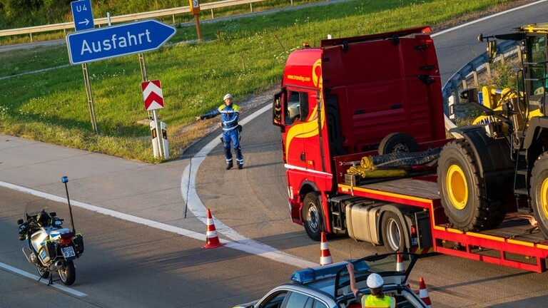 German authorities seize more than 34 kg of drugs inside a car on a highway