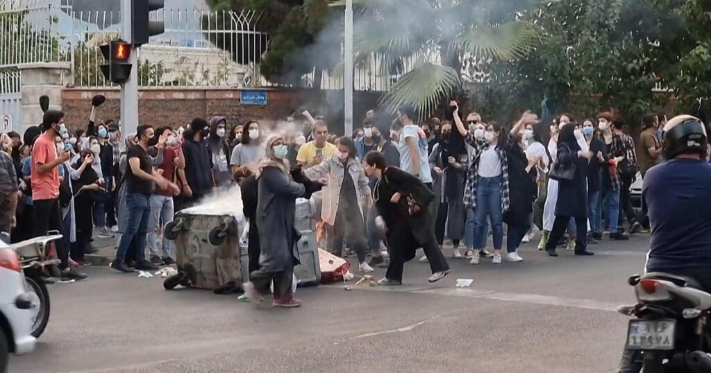 Iran seeks to intimidate the protesters by waving death