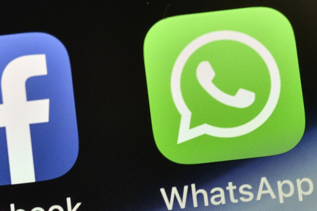 Users report problems sending, receiving WhatsApp messages