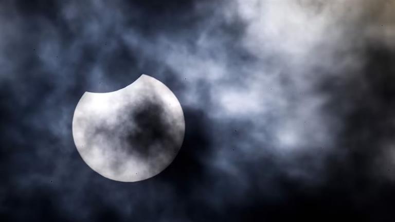 Amazing shots .. The 13 most beautiful pictures of the eclipse of the sun in the countries of the world