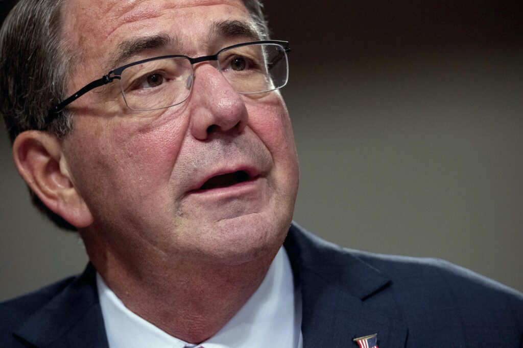 Ash Carter, defense secretary who opened jobs to women, dies