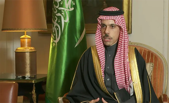 Saudi Foreign Minister discusses with his Yemeni counterpart the Houthi attacks on Yemeni oil ports