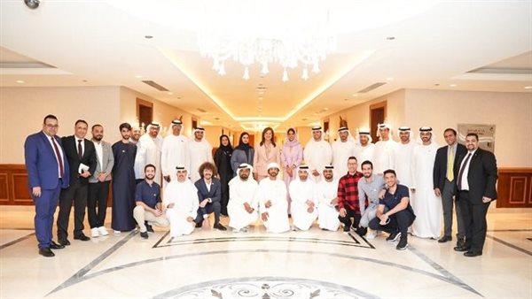 The Minister of Planning and Economic Development meets a group of influencers on social media in the UAE