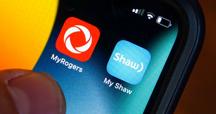 Ottawa denies transfer of Shaw wireless spectrum, threatening Rogers merger