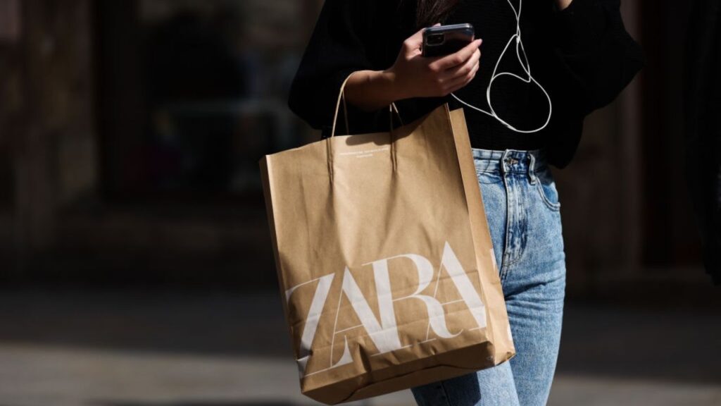 The company that owns the brand “Zara” is suspended in Russia and sells all its stores