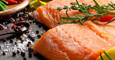 6 foods that reduce the risk of arthritis, the most prominent of which are fish and nuts