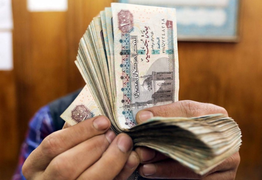 The Egyptian pound falls after the transformation of the “flexible” exchange rate system