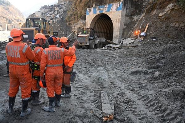 A person was killed and 6 others were besieged as a result of the collapse of the northern India tunnel